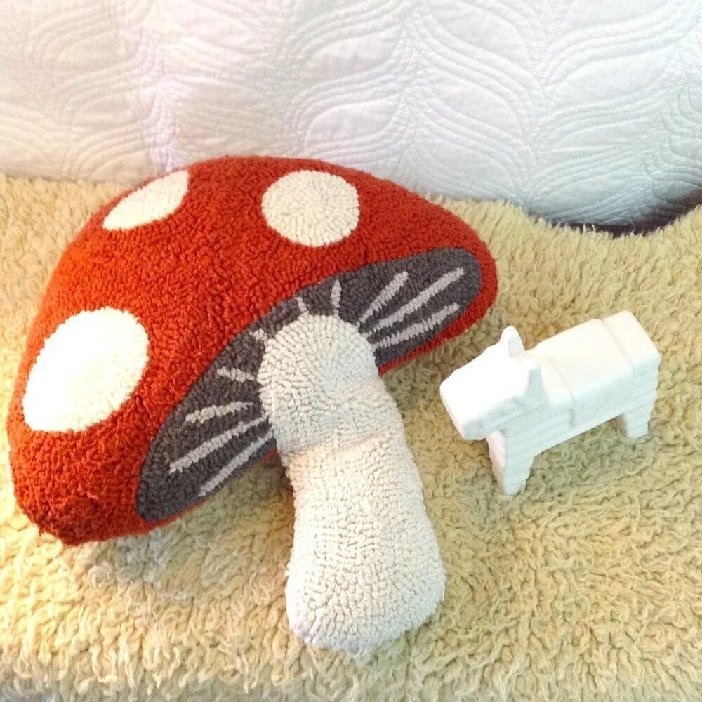 Mainstays Mushroom Pillow and Kikkerland Llama Bank (ceramic); Y2K, Girlhoodcore